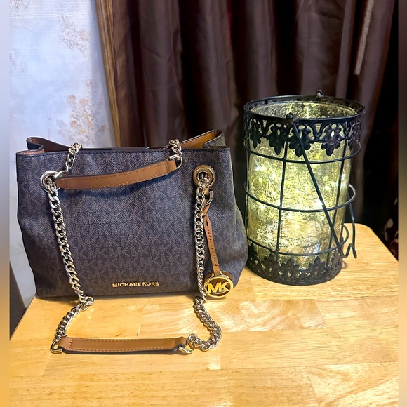 Michael Kors Handbags - Michael Kors crossbody in signature brown w chain straps In excellent condition